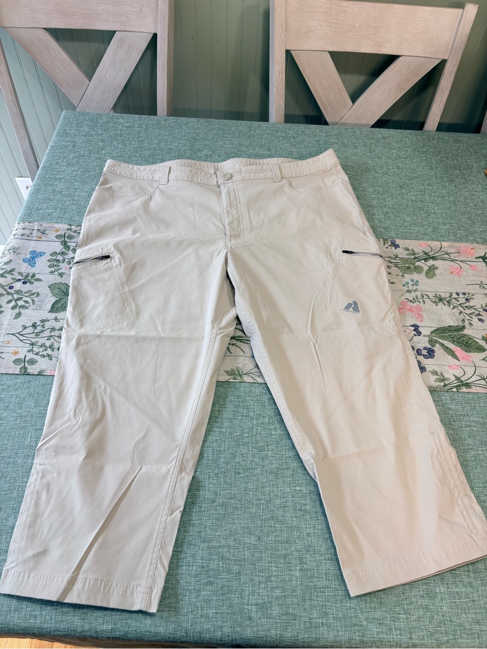 Women’s Eddie Bauer Guide Capris